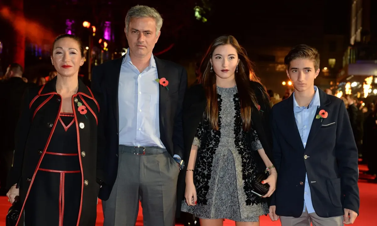 Hai ngả rẽ trái ngược của các con Mourinho