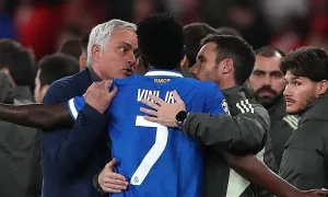 Mourinho bị coi là 'đạo đức giả' khi chỉ trích Vinicius