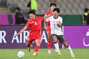 Tiền vệ Thái Sơn sẽ phẫu thuật tại TPHCM, cùng địa điểm với Hiểu Minh